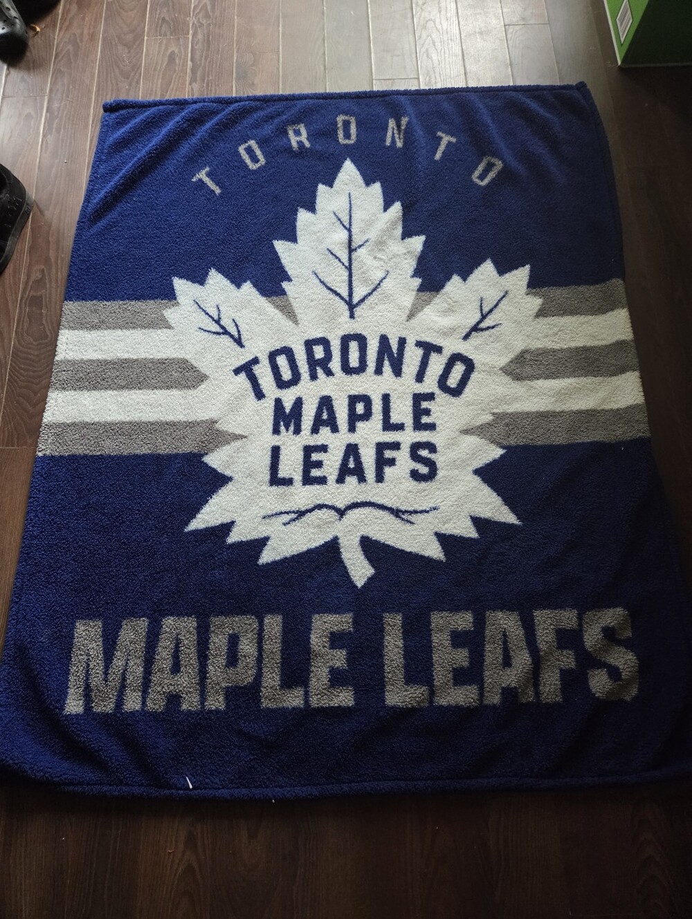 Toronto Maple Leafs Blue & White Logo Blanket, Super Soft